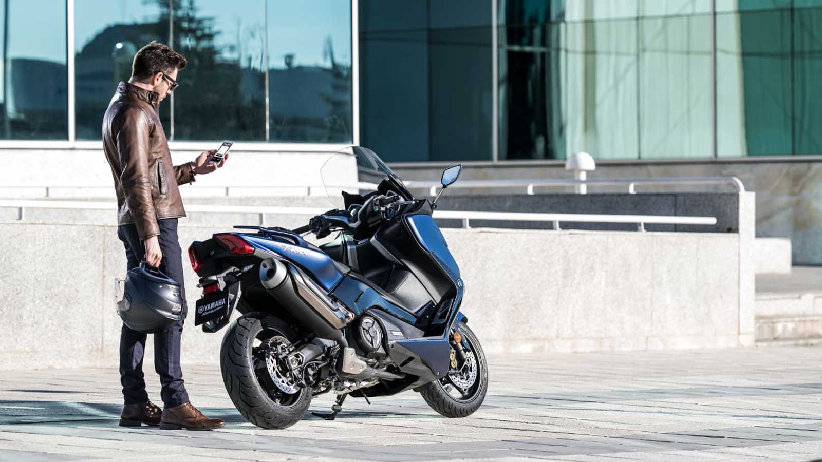 TMAX Connect: Ένας ολόκληρος κόσμος συνδεσιμότητας στα χέρια σου